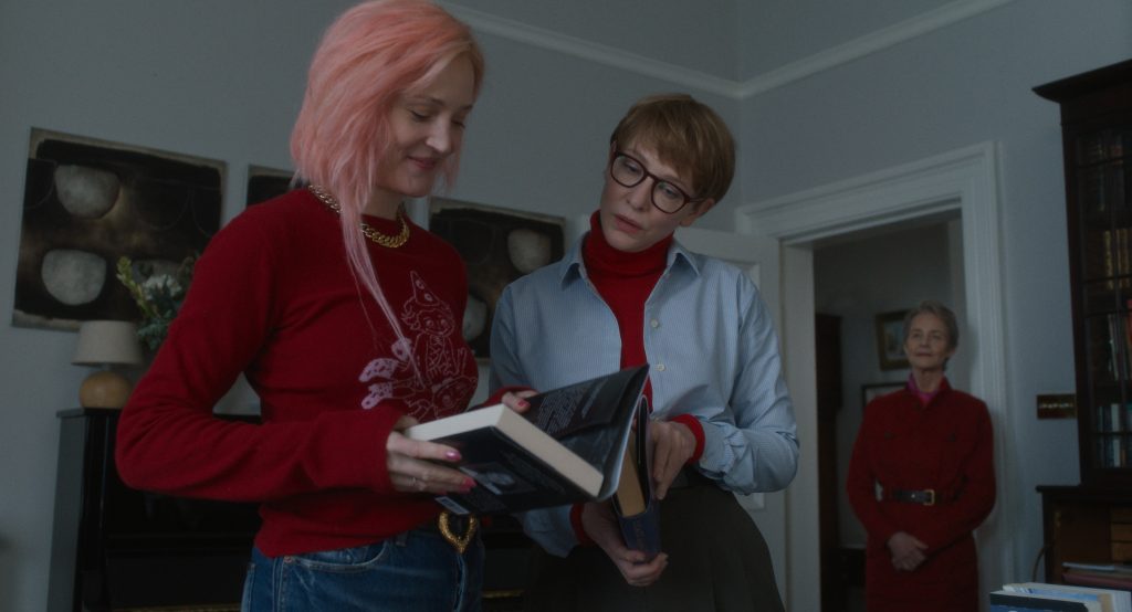 ‘Father Mother Sister Brother’ Review: Slow Cinema Poet Jim Jarmusch Channels Raymond Carver In Three Quietly Profound Family Stories