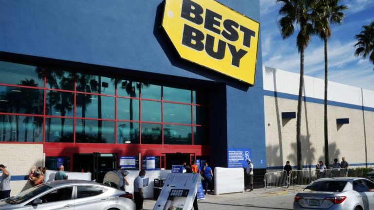 Best Buy Q2 Beats Estimates, Warns Of Tariff Impact; Buyers 'thoughtful' On Costly Items
