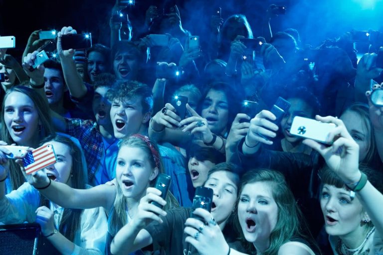 "The Swift Effect" Strikes Again: Here's How The Singer's Engagement Announcement Impacted Jewelry Stocks This Week