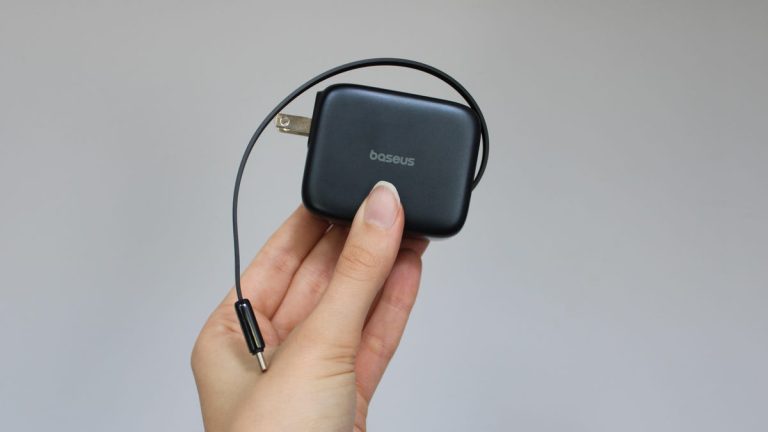 This 3 In 1 Charger Has A Retractable Superpower That's A Must For Travel