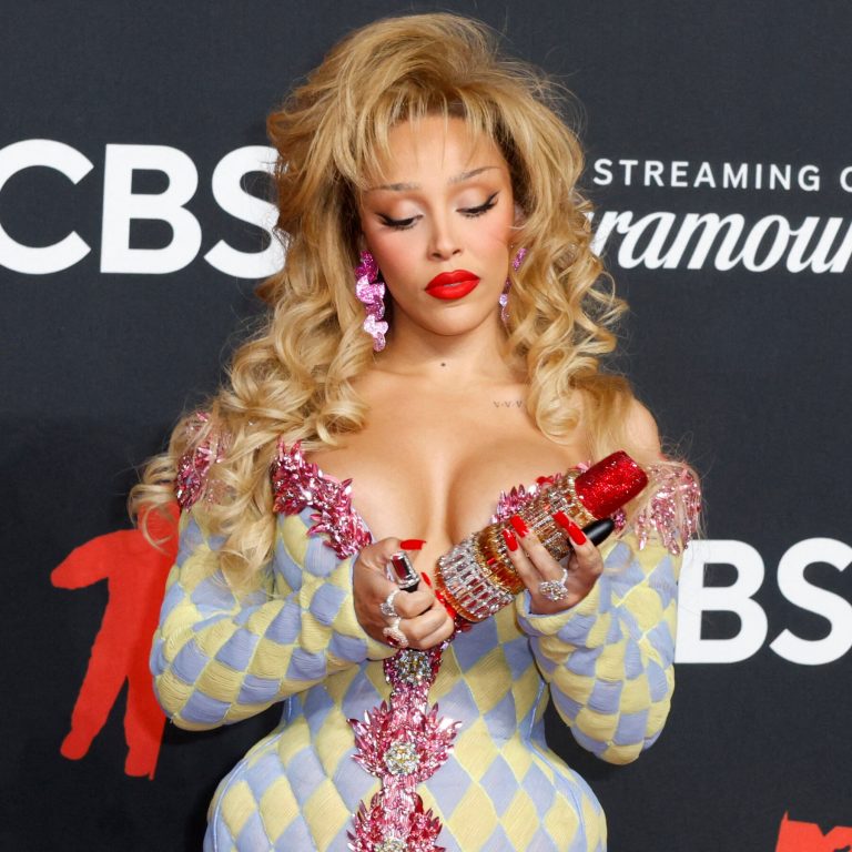 10 Best Red Carpet Looks At The MTV VMAs: Doja Cat, Sabrina Carpenter & More