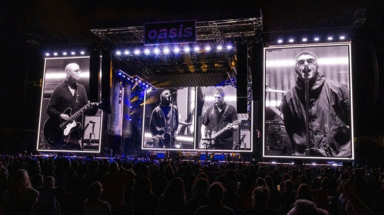 Oasis Excite On Stage In Chicago As ‘Live ‘25’ Reunion Run Continues