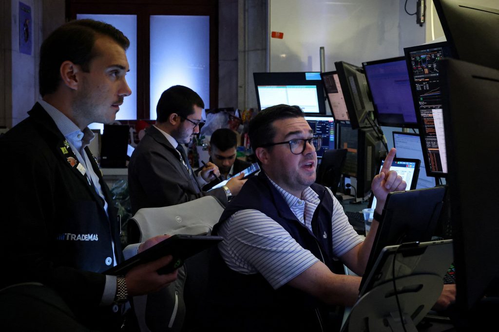 More Investors Want Public And Private Assets In Their Portfolio