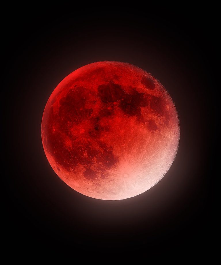 The Blood Corn Moon Lunar Eclipse In Pisces Is Here — & Communication Is Key