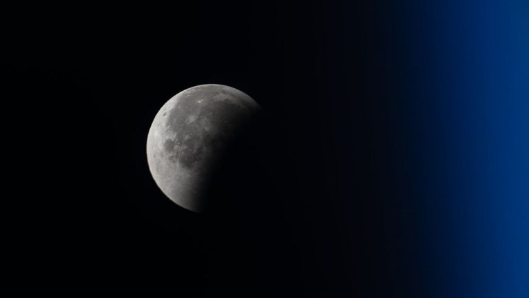 Astronauts Capture Amazing Views Of The Total Lunar Eclipse From The ISS (photos)