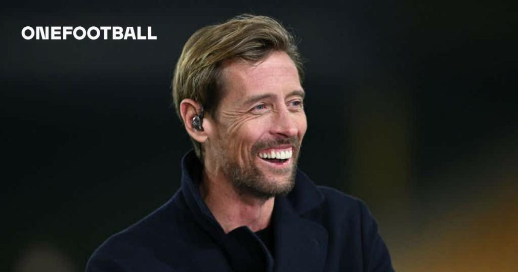 😅 When The Mascot Is 2 Metres Tall: Crouch Steals The Show