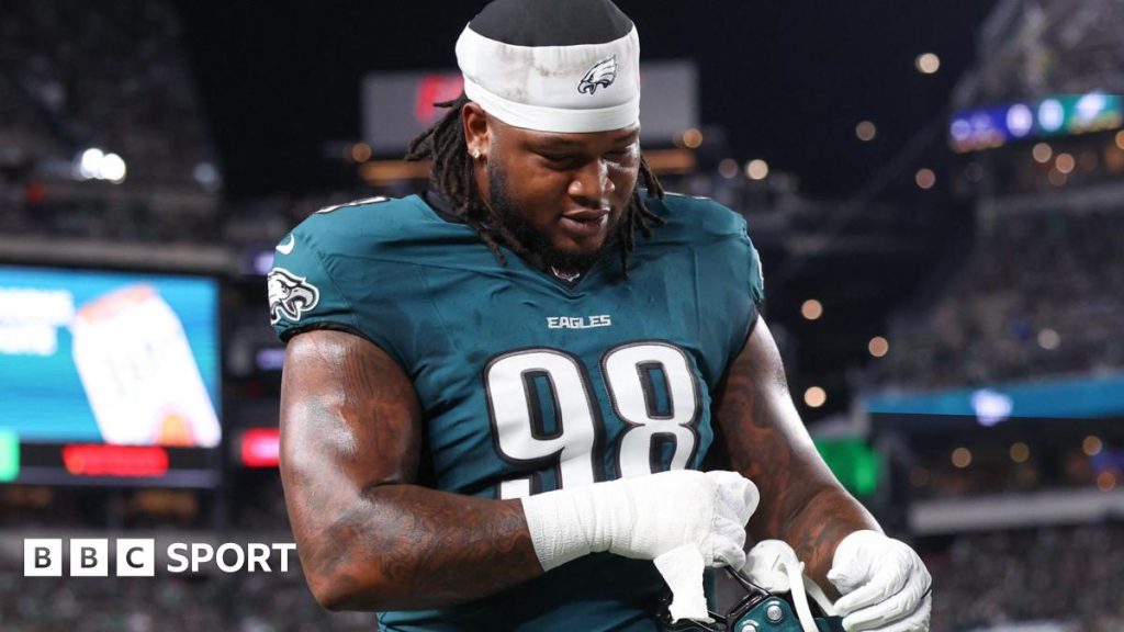 Carter Ejected For Spitting As Eagles Open With Win