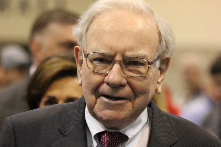 Warren Buffett's $344 Billion Warning To Wall Street Is Ringing Out Loud And Clear