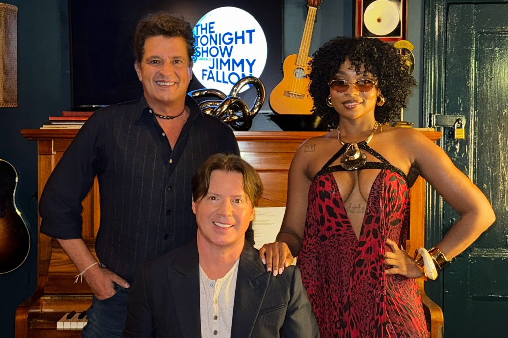 Arthur Hanlon, Carlos Vives & Goyo Bring Their Blues Cumbia Fusion To ‘The Tonight Show’