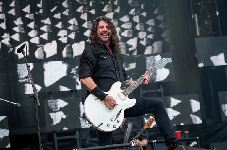 In Lead Up To Overseas Dates, ‘Foo Fighters Assemble’ In Pics Before First Shows With New Drummer