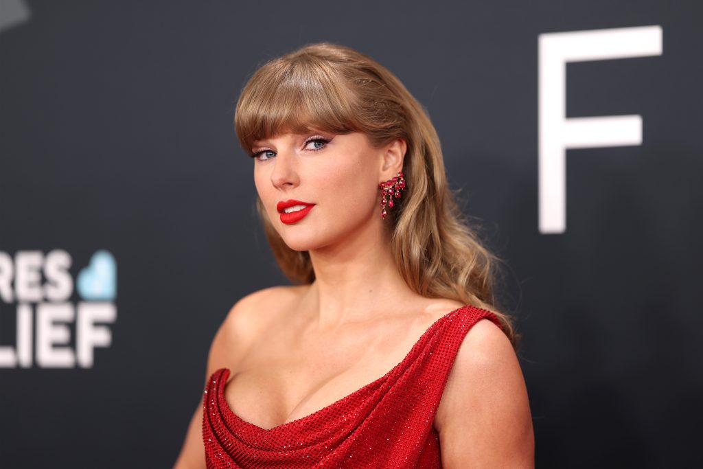 WWE Star Jeff Jarrett Says Taylor Swift Performed A Private Three Hour Concert For His Family Shortly Before His Wife Died Of Breast Cancer: ‘An Amazing Experience’