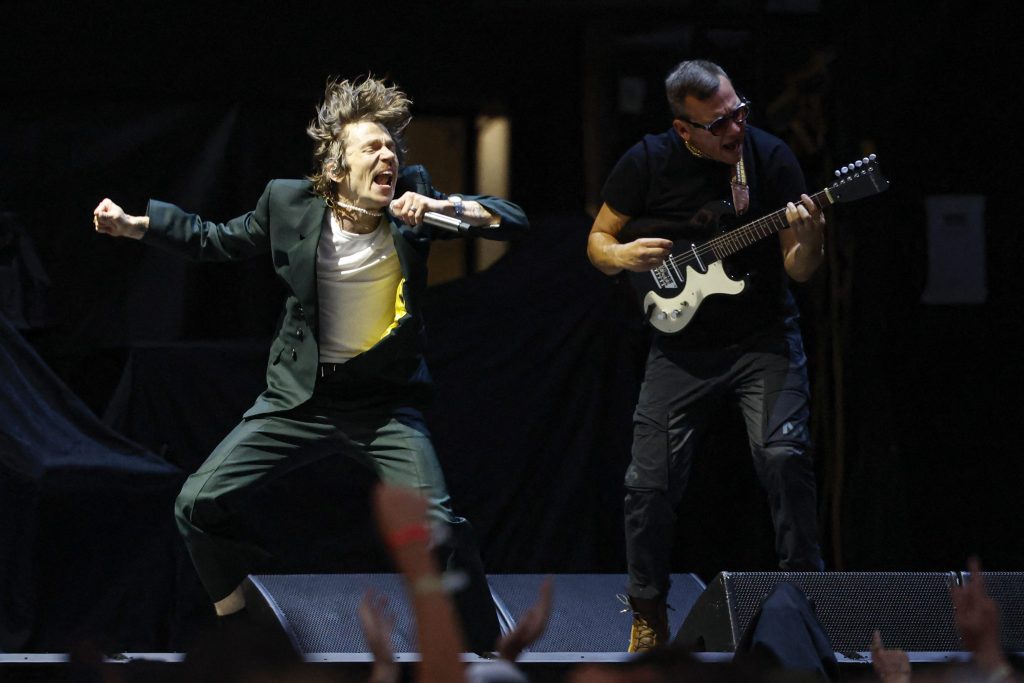 Cage The Elephant’s Matt Shultz On Touring With Oasis And Observing The Gallagher Brothers: ‘They’re Very Family Oriented On This Tour’