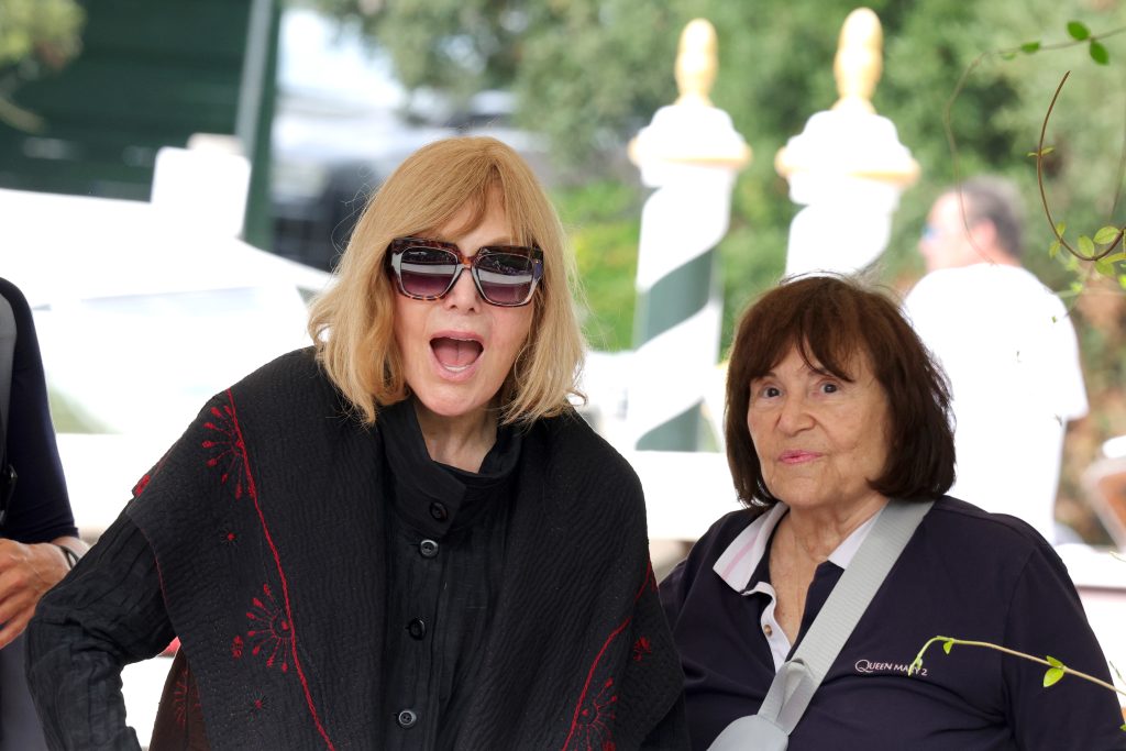 Kim Novak’s Longtime Confidante Reveals Surprising Reason ’Vertigo’ Star Fled Hollywood: Sour Pickles