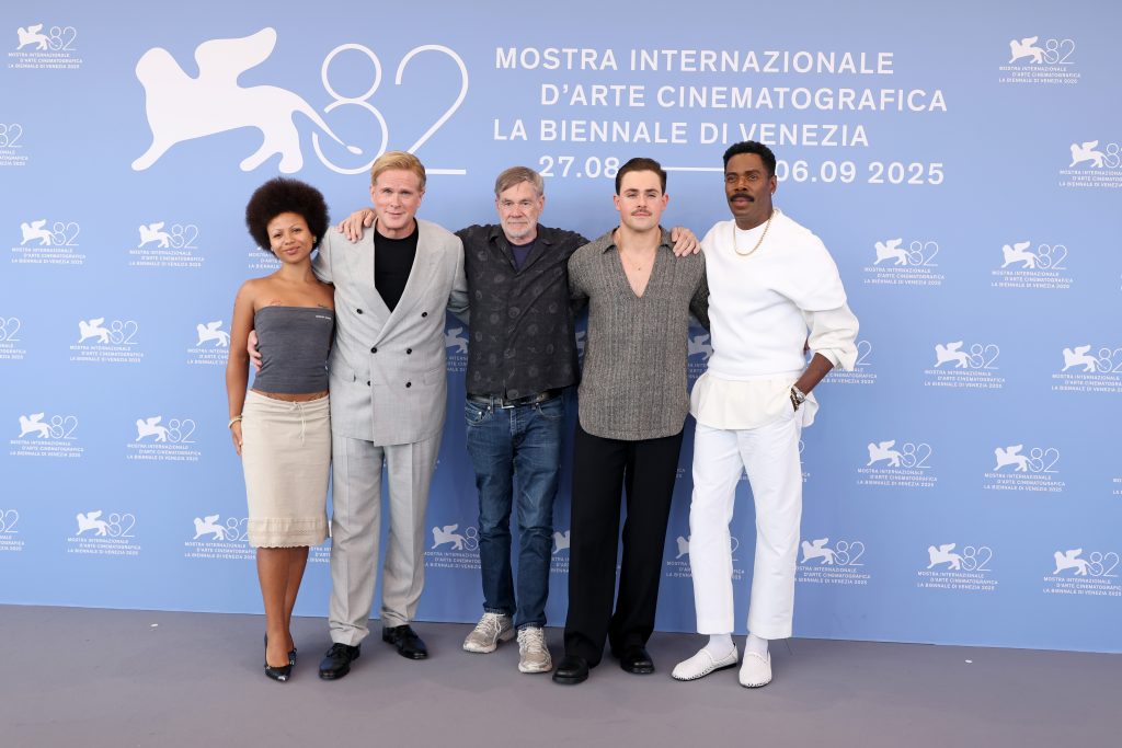Gus Van Sant & ‘Dead Man’s Wire’ Cast On The Film’s “Bizarre” Story, Dark Comedy & Luigi Mangione Vibes – Venice Film Festival
