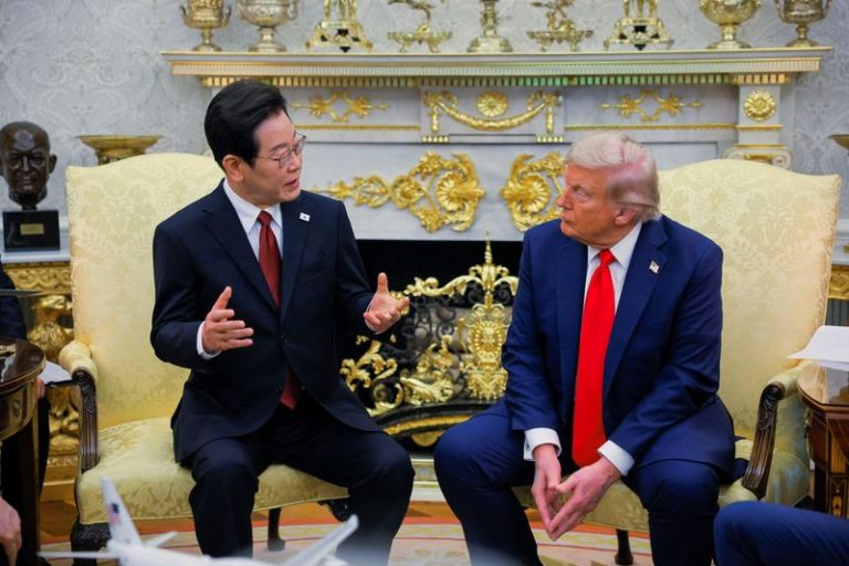 HOLD South Korean Negotiators Struggle To Close Gaps With US Despite Summit, Tariff Deal