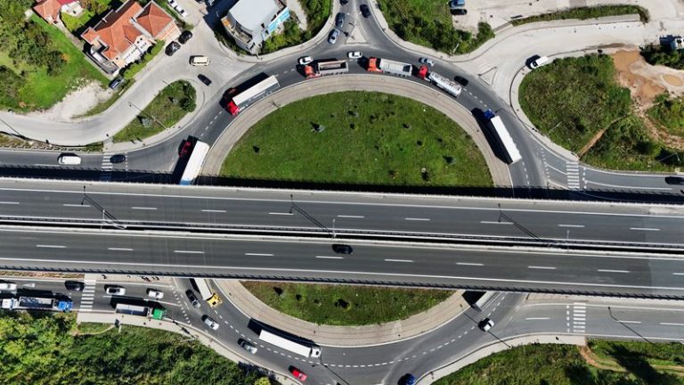 Bosnian Truck Drivers Block Movement Of Goods In Protest Over Barriers, Taxes