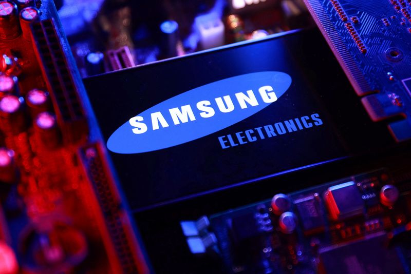 US Weighs Annual China Chip Supply Approvals For Samsung, Hynix, Bloomberg News Reports