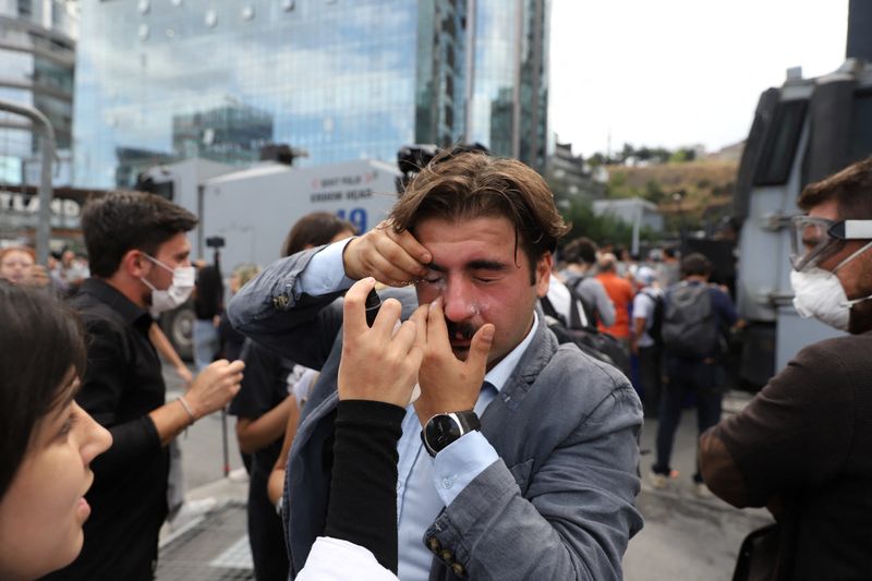 Turkey Opposition Uses Tables, Chairs To Block Police Besieging headquarters