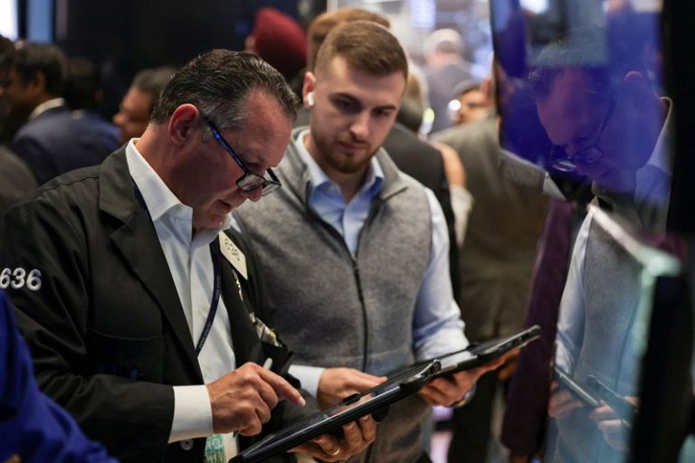 Wall St Pauses Near Record Highs After Job Revisions Keep Rate Cut Bets Intact