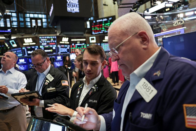 Hedge Funds Ride August Highs To Keep Returns Positive
