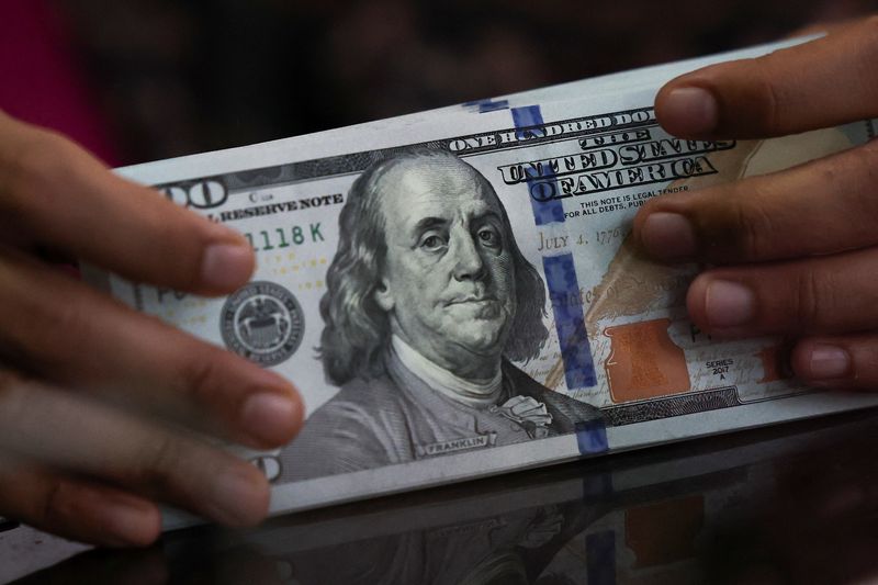 Dollar Steady As Traders Await U.S