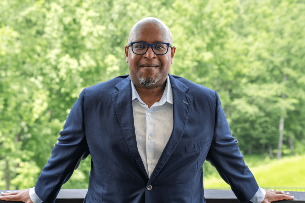 This Podcaster Went From A Top Insurance Salesman To #1 On Apple Podcasts Making $7 Million A Year