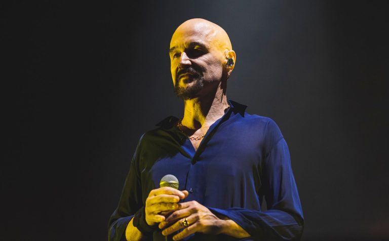 James’ Tim Booth Hits Out At Tommy Robinson And Far Right Protestors For Playing ‘Sit Down’: “It’s The Antithesis Of This Organisation”