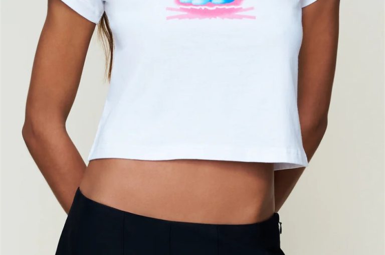 Shop For Concert Outfits With Guizio & LE SSERAFIM’s Y2K Inspired Capsule Collection Ahead Of The Group’s ‘EASY CRAZY HOT’ Tour