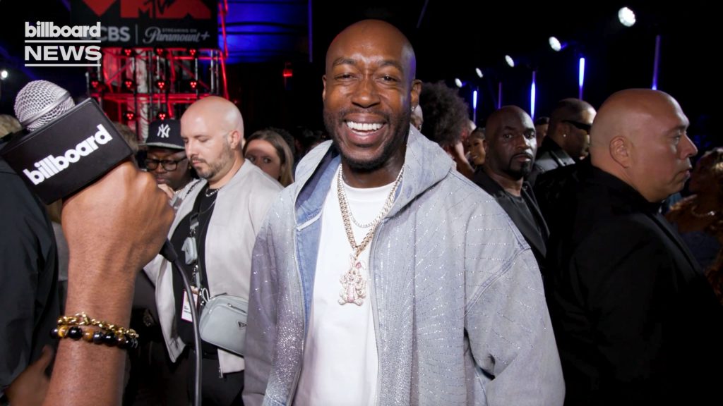 Freddie Gibbs Talks Nomination For Leon Thomas’ “Mutt” Remix, Hints At Possible ‘Alfredo 3’ | MTV VMAs 2025