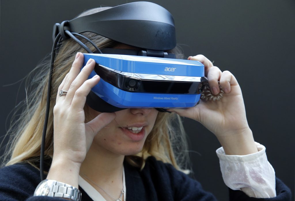 Xbox Engineer Brings Windows Mixed Reality Headsets Back To Life