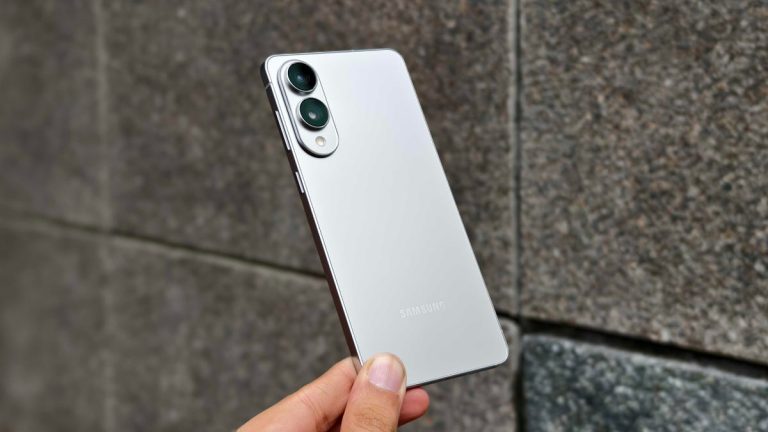 Amazon Will Sell You The Samsung S25 Edge For $400 Off Right Now It's Lowest Price Ever