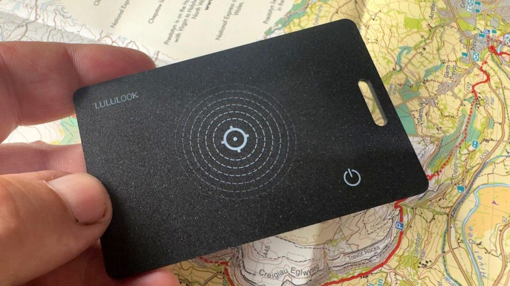 I Found An AirTag Wallet Alternative That Works With Android (and Is Cheaper)