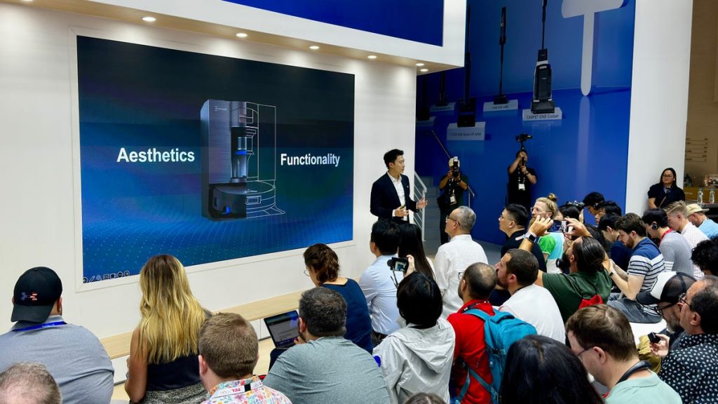 Ecovacs' New Robot Vacuum Never Runs Out Of Power   And That's Not Even The Best Part