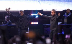 Oasis Salutes John McEnroe, ‘Naughty’ Mancunians At Second New Jersey Show On Reunion Tour