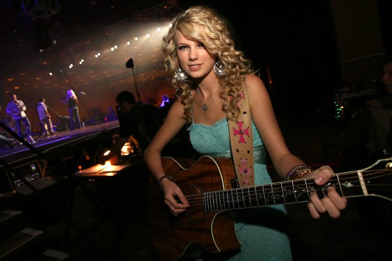 Taylor Swift Performed A 3 Hour Private Concert For Wrestler Jeff Jarrett’s Wife Before She Died
