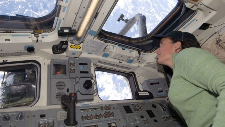 Astronaut Megan McArthur, 1st Woman To Pilot SpaceX Dragon, Retires After 25 Year NASA Career
