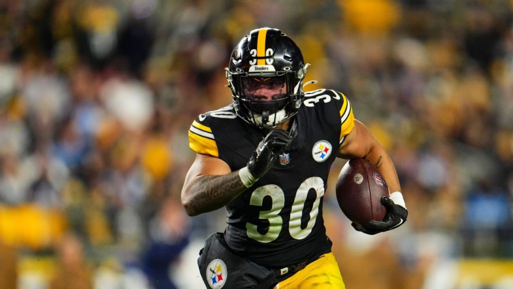 Steelers Starting RB Warren Inks 2 Year Extension