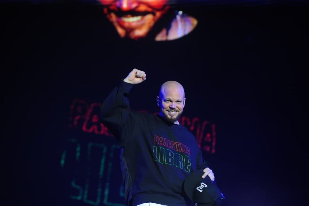 Resident Shakes Up Mexico City’s Zócalo With Combative Rhymes & Message For Palestine: 5 Powerful Moments